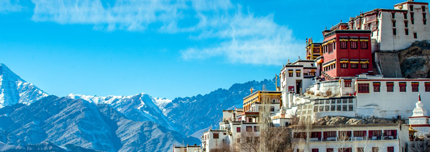 manali to leh ladakh tempo traveller