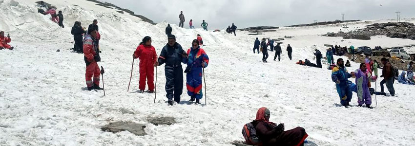 Tempo Traveller For Rohtang Pass